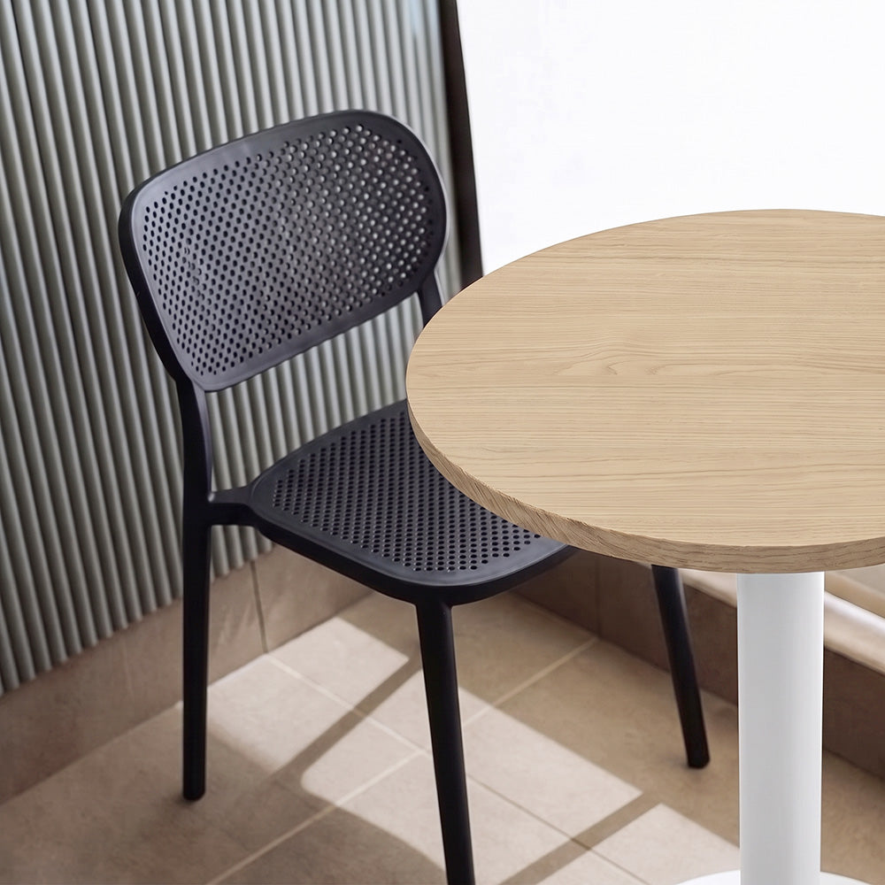 plateau de table sur mesure décor chêne pour restaurant bar et bistrot avec pied de table blanc.