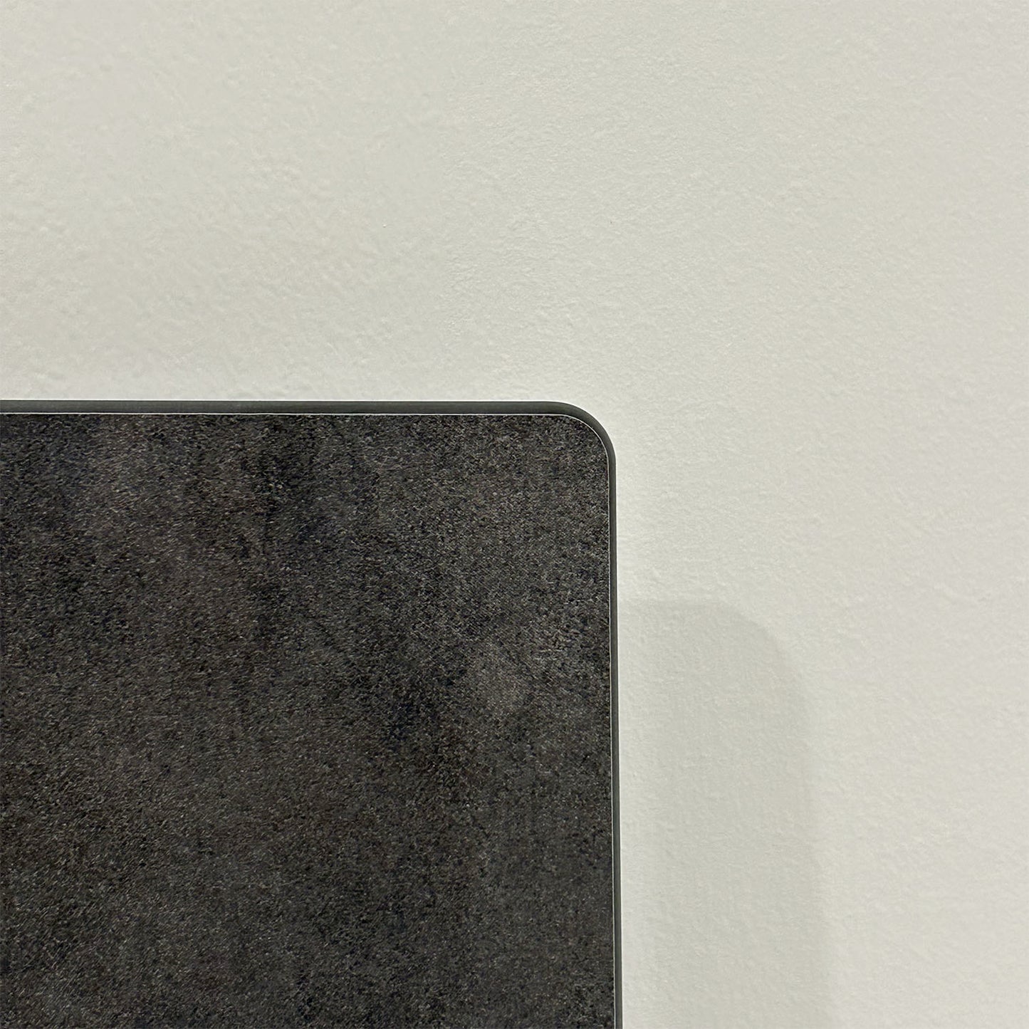 plateau de table sur mesure restaurant volcanic ash compact restootab