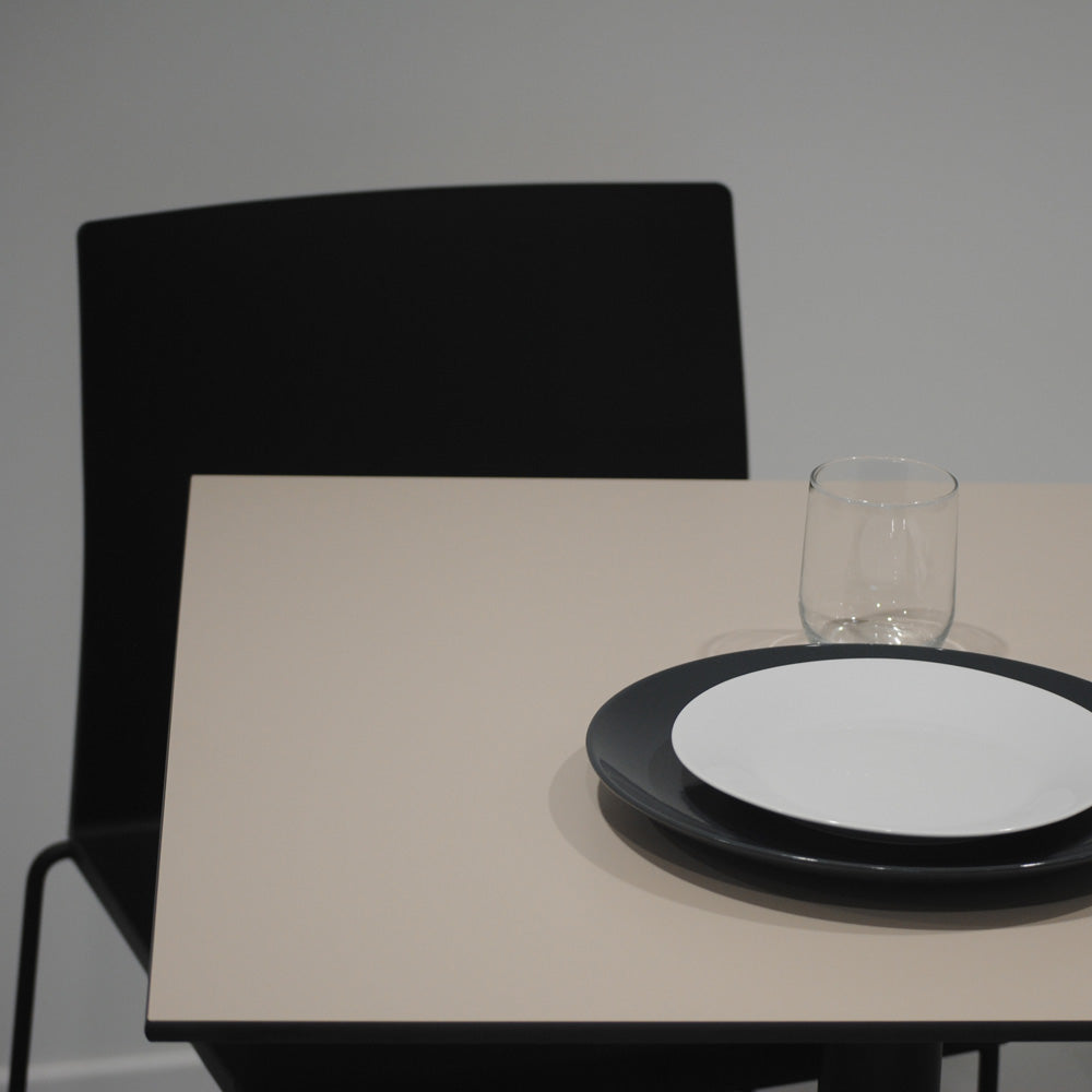 plateau de table sur mesure restaurant beige coquille compact HPL RestooTab