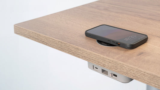 Table de restaurant avec chargeur à induction intégré