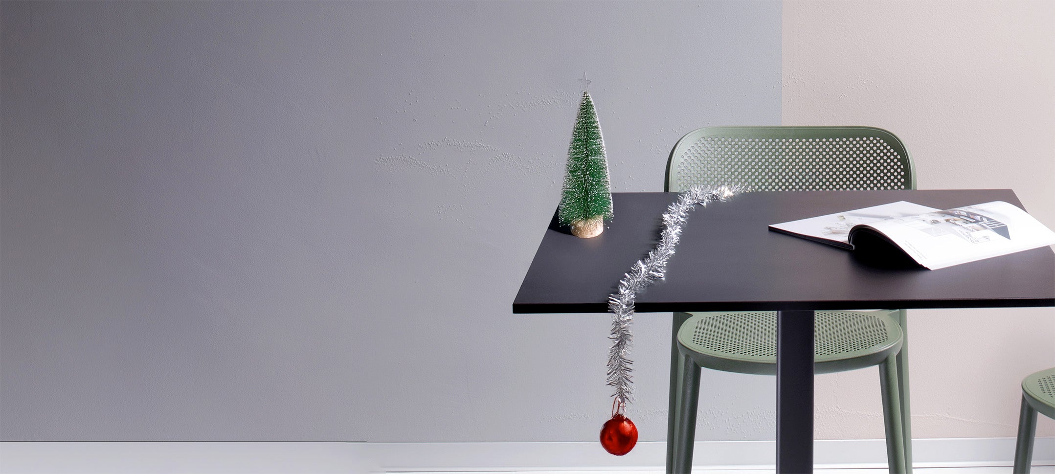 Bannière d’accueil présentant une table élégante conçue pour les restaurants, création RestooTab.