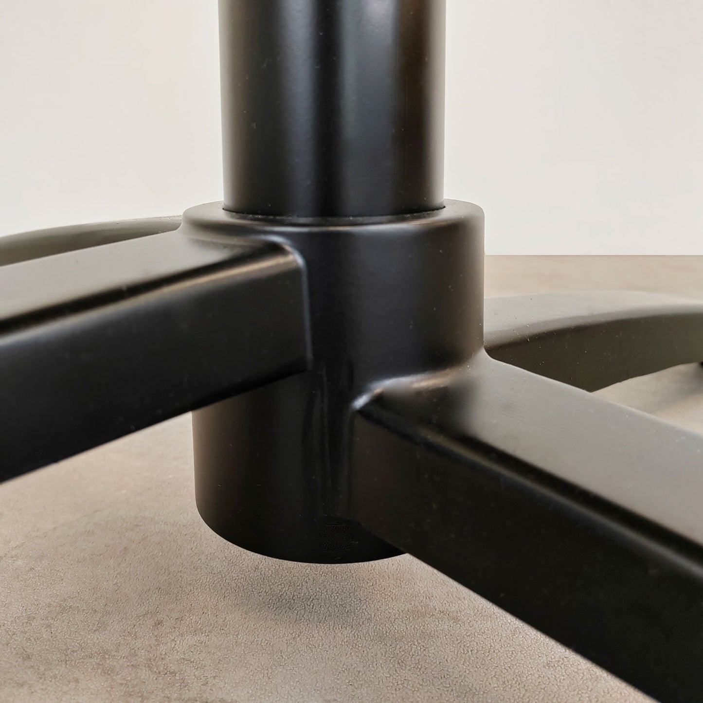 Diabolo black outdoor table leg