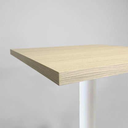 plateau de table sur mesure décor terrazzo  pour restaurant bar et bistrot  avec pied de table blanc.