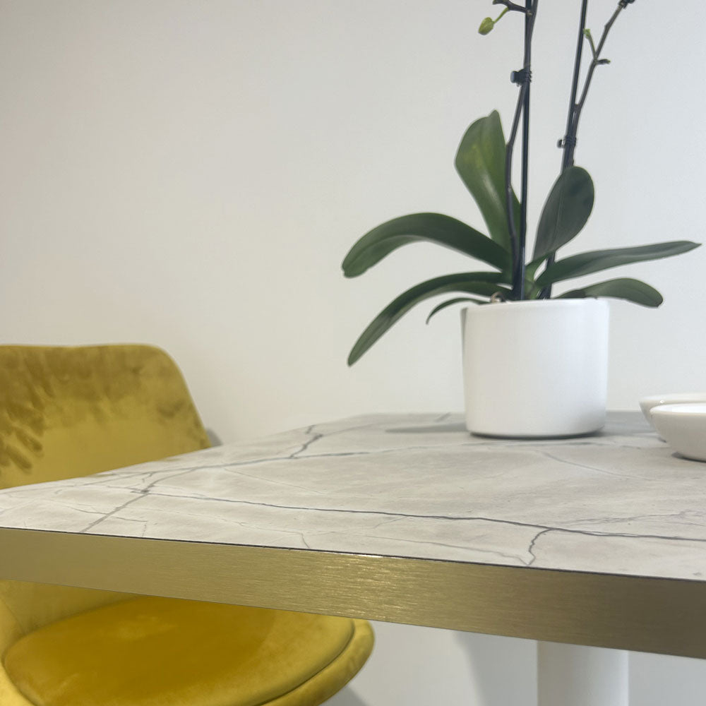 plateau de table sur mesure restaurant marbre venato chants laiton restootab