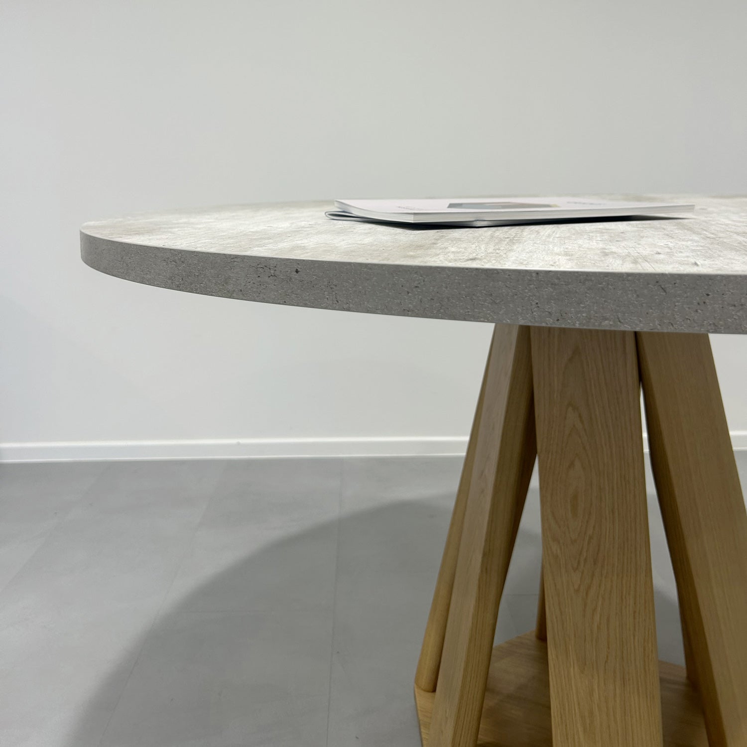 plateau de table sur mesure restaurant béton naturel restootab