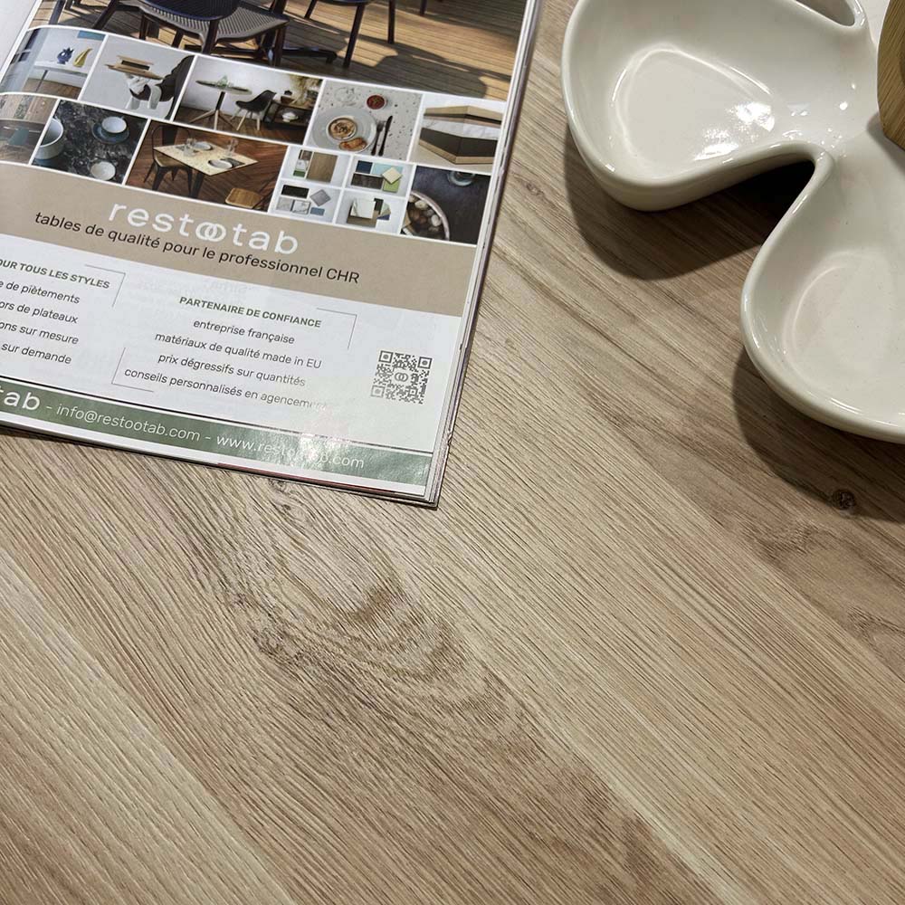 plateau de table sur mesure décor chêne blanch pour restaurant Restootab