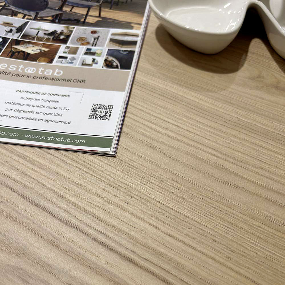 plateau de table sur mesure décor chêne clair pour restaurant Restootab