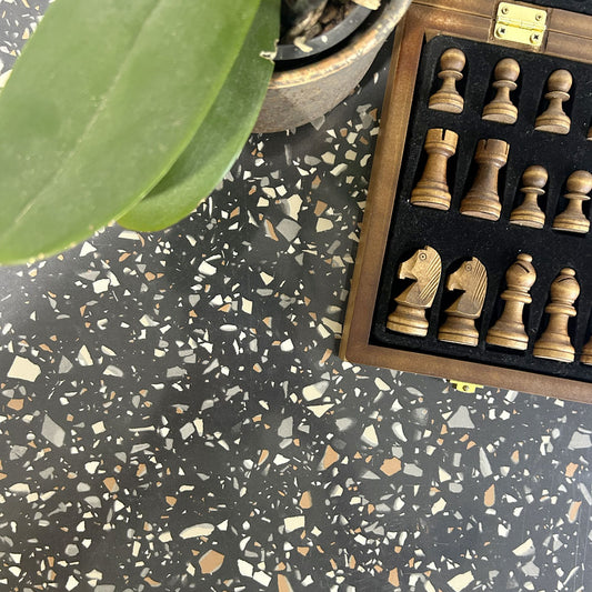 plateau de table sur mesure restaurant terrazzo black chip restootab