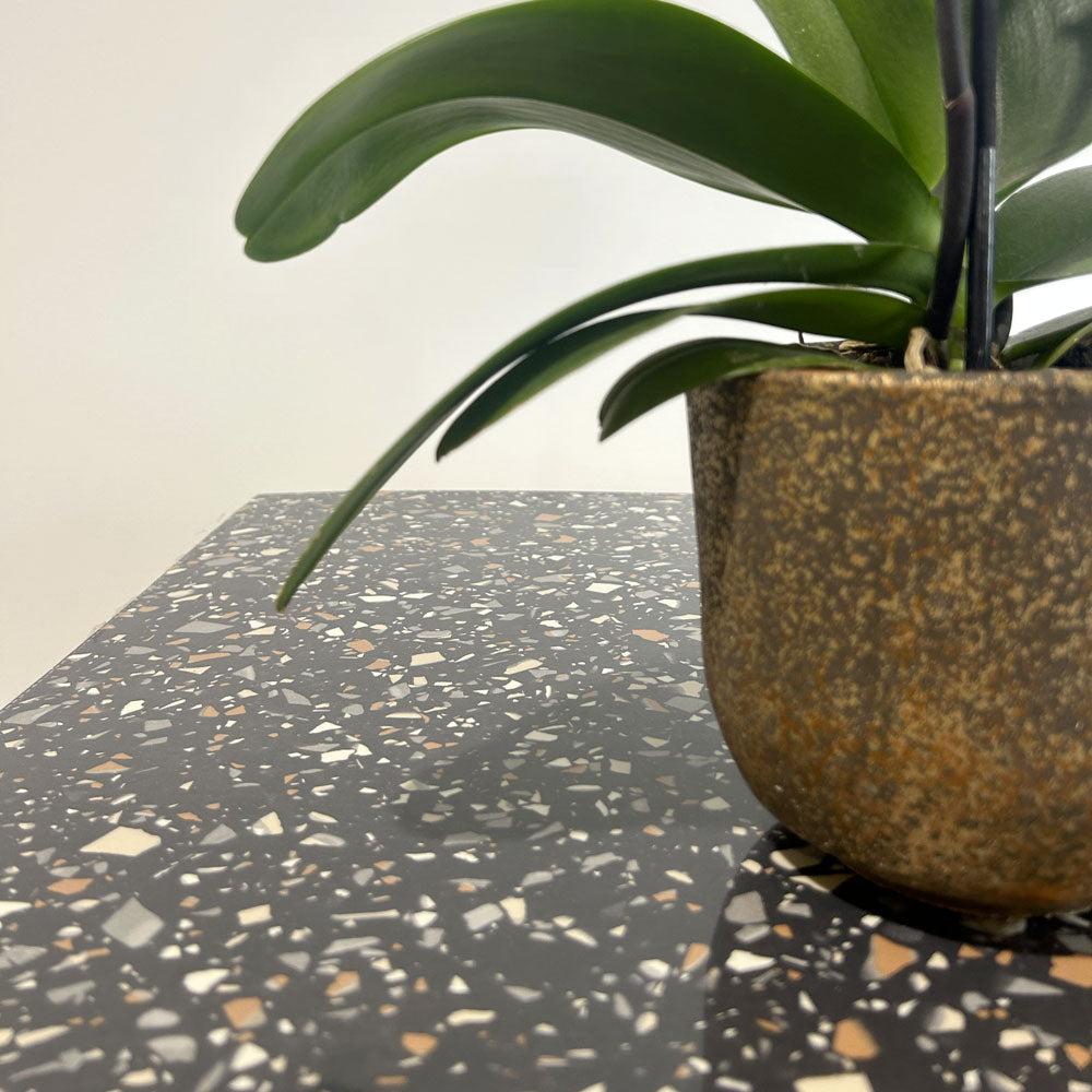 plateau de table sur mesure restaurant terrazzo black chip restootab