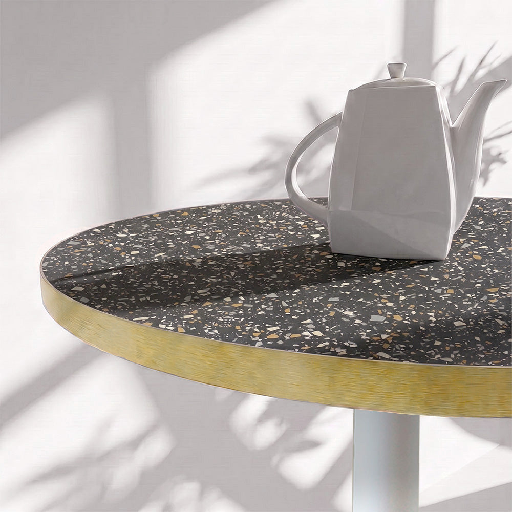 plateau de table sur mesure décor terrazzo  pour restaurant bar et bistrot  avec pied de table blanc.